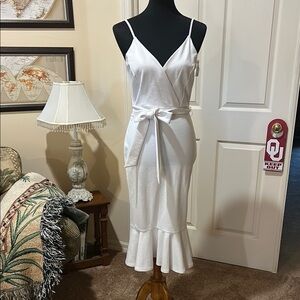 Socialite White Midi Dress with Ruffle Hem. Summer. Too lined. Durable. M